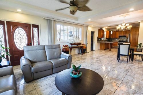 4374 Likini St, Honolulu, HI 96818-1136