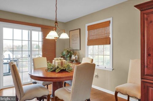 2447 Ellendale Dr, Lancaster PA 17602-1422 exterior