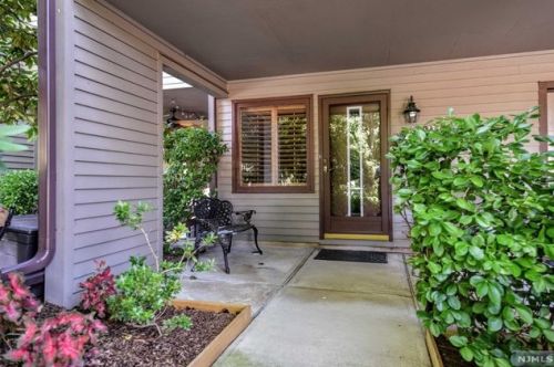 234 Mountainview Dr, Mahwah, NJ 07430-3425