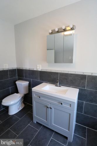 635 Parkway Ave, Trenton NJ  08618-2723 exterior