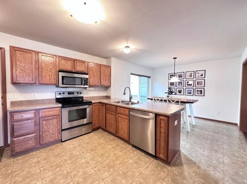 615 Hercules Trl, Madison WI  53718-2931 exterior