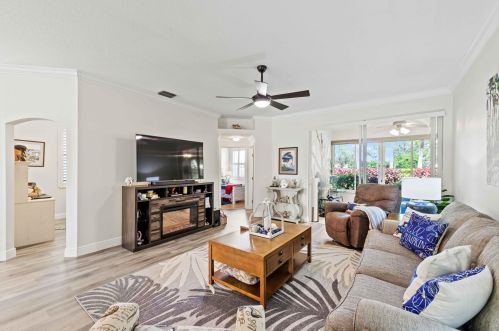 592 Cortina Ln, Fort Pierce FL 34986-1742 exterior