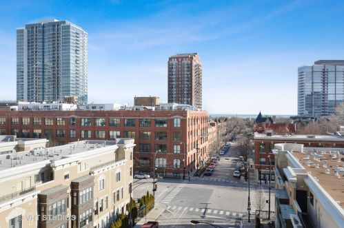 1801 Michigan Ave, Chicago IL  60616-1617 exterior