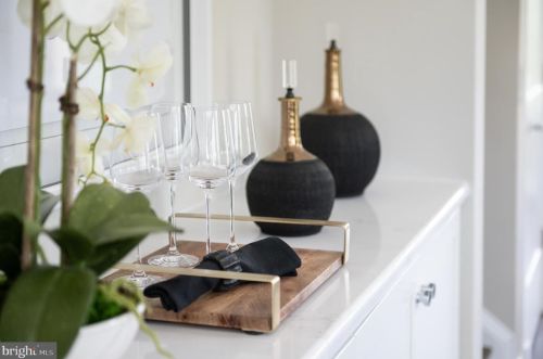 10314 Grosvenor Pl, Rockville MD 20852 exterior