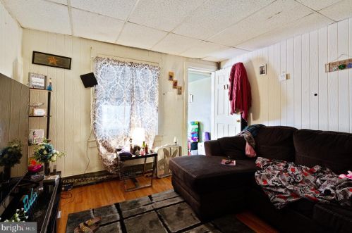 309 10 St, Darby PA 19023-1707 exterior