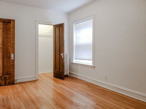 8516 Bennett Ave, Chicago IL 60649-4007 exterior