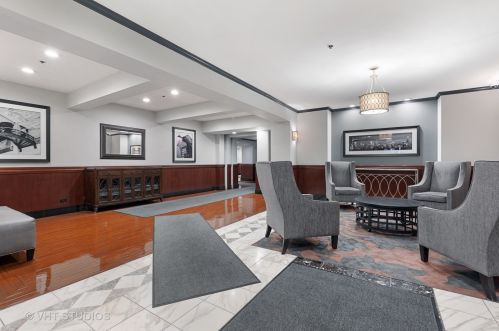 40 9th St, Chicago IL 60605-2137 exterior