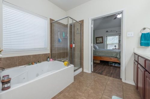 5938 Harbor Glen Dr, Dallas TX 75249-2828 exterior