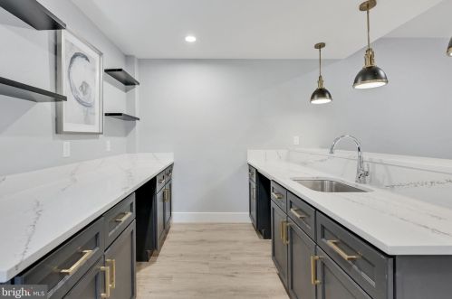 1422 Mayflower Dr, Mc Lean VA 22101-5615 exterior