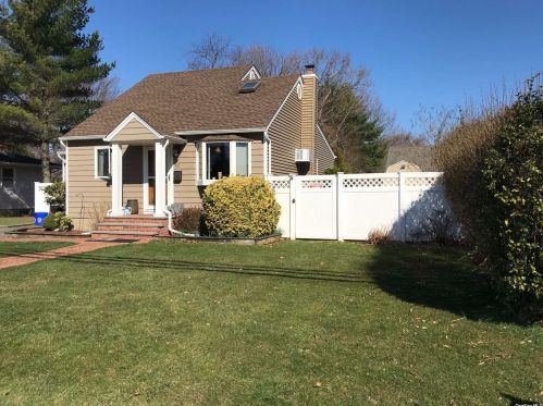 30 Forest Ave, Babylon, NY 11704-5129