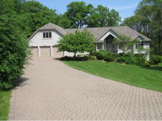 6590 Orchard Ridge Trl, Saint Paul, MN 55129-8444