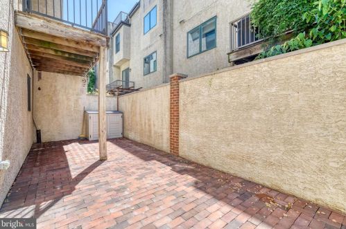 2518 Delancey St, Philadelphia PA 19103-6409 exterior