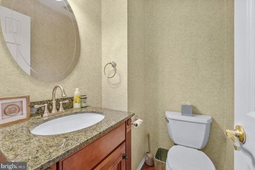 24 Revere Ct, Trenton NJ  08628-3610 exterior