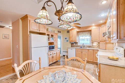 57 Barton St, Edison NJ 08837-2855 exterior