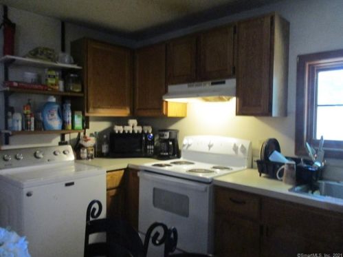 324 Oak Ave, Torrington CT 06790-6538 exterior