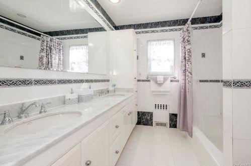 3327 Campbell Dr, Bronx NY 10465-1358 exterior