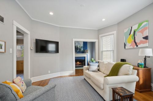 1338 Grace St, Chicago IL  60613-2825 exterior