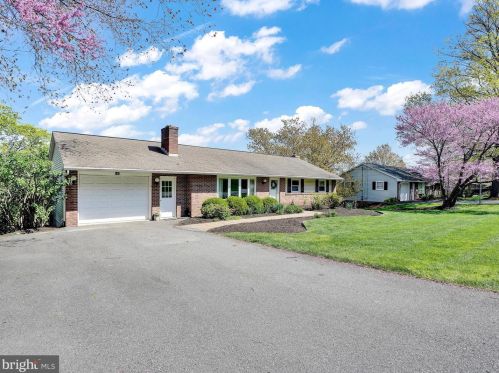 141 Edgewood Dr, Groffdale, PA 17557-9355