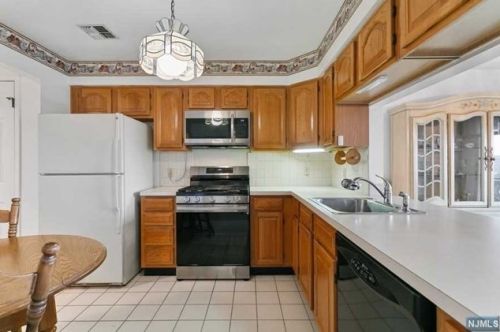 62 Amethyst Ln, Paterson NJ 07501-3361 exterior