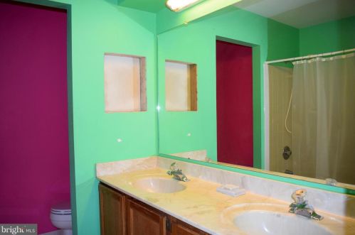 12 Andover Cir, Princeton NJ 08540-1749 exterior