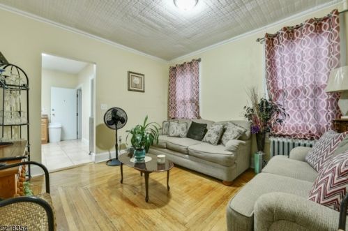 72 Chestnut St, Montclair NJ 07042-2945 exterior