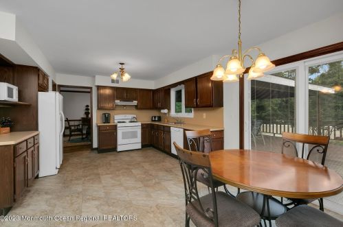 99 4 Winds Dr, Middletown NJ 07748-3134 exterior