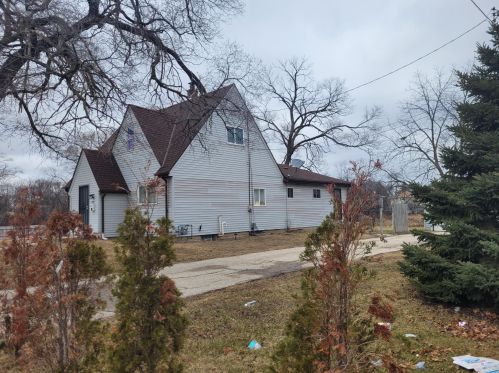 5722 84th St, Milwaukee, WI 53225-2003