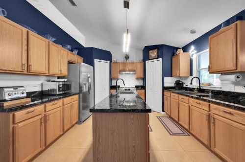 211 Kestor Dr, Fort Pierce FL 34953-5426 exterior