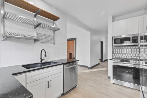 1624 Jancey St, Pittsburgh PA  15206-1327 exterior