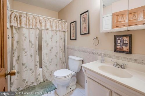 4 Vine St, Berkeley Township NJ 08721-2420 exterior