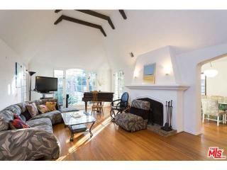 6285 Del Valle Dr, Los Angeles CA  90048-5305 exterior