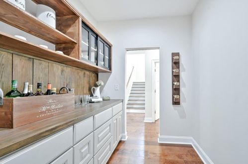 1477 Mercer Ave, Atlanta GA  30337-1515 exterior