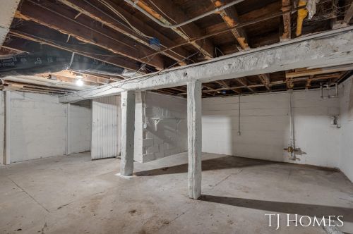 945 Emerson Ave, Meskegon MI  49442-5131 exterior