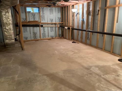 1691 Route 32, Uncasville CT  exterior