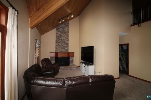 5829 Seville Rd, Duluth MN 55811-9612 exterior