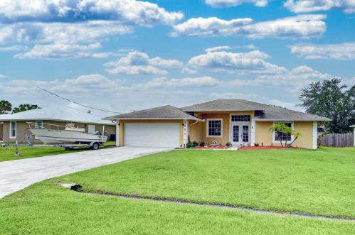 1457 Axtell Ave, Fort Pierce, FL 34953-5330