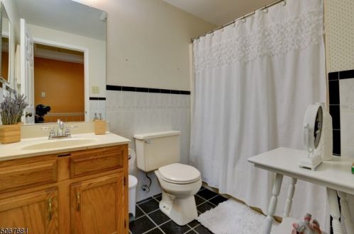 78 Tiffany Blvd, Newark NJ 07104-2425 exterior