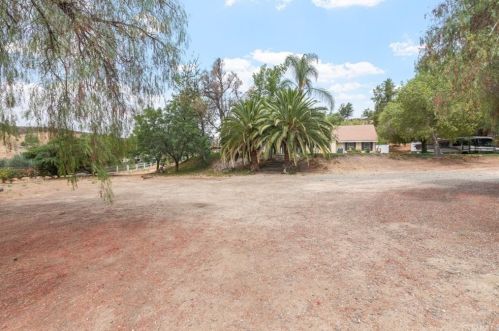 38325 De Portola Rd, Temecula CA 92592-8984 exterior