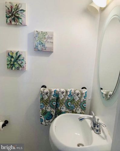 403 6 St, Darby PA 19023-2304 exterior