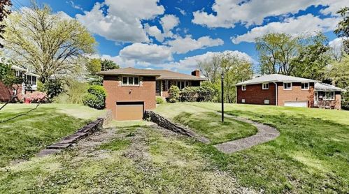 609 Dixie Dr, Pittsburgh, PA 15235-4529