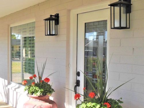 808 Cavalier Dr, Phoenix, AZ 85014-1910