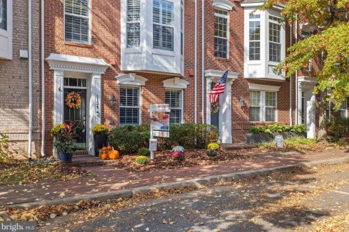 5124 Knapp Pl, Alexandria, VA 22304-8637