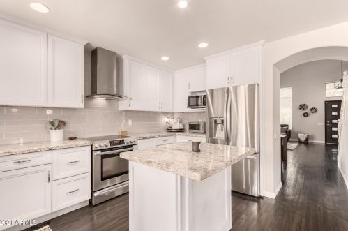 25829 41st Dr, Phoenix, AZ 85083-2438