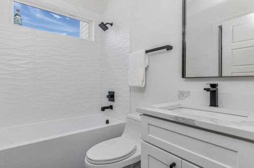 1308 13 St, Austin TX 78702-2553 exterior