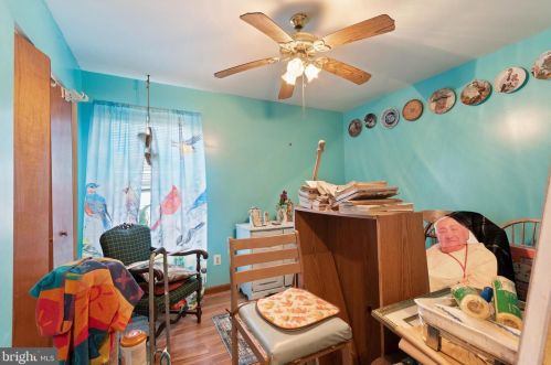 526 Longshore Ave, Philadelphia PA 19111-4424 exterior