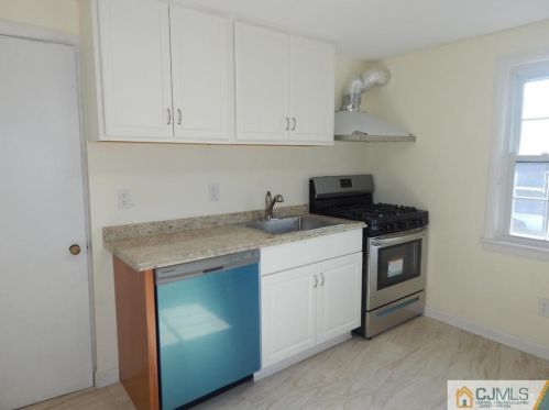 102 Wisteria St, Edison, NJ 08817-4271