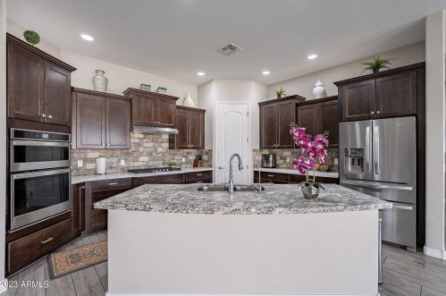 8603 16 Dr, Phoenix AZ 85041 exterior