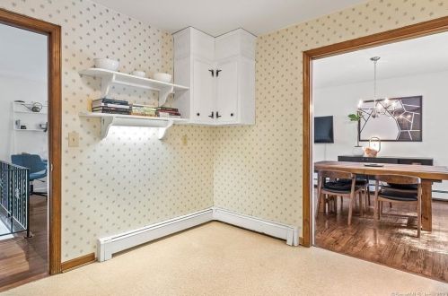 1 Hidden Lk Ct, Ridgefield CT 06877-2310 exterior