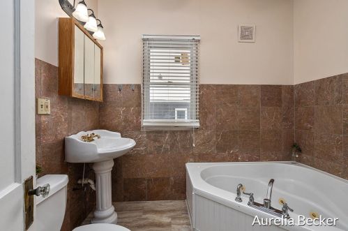 1711 Fulton St, Grand Rapids MI 49506-1814 exterior