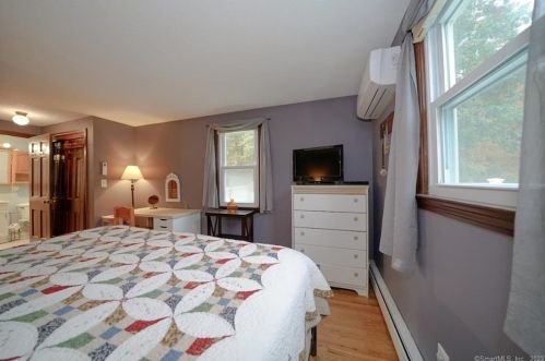 35 Plainfield St, Enfield CT 06082-5814 exterior